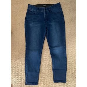 Curved High Rise Jeans